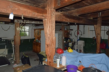 <p>Overzicht van het oostelijk deel van het bedrijfsgedeelte in de richting van de achtergevel. </p>
